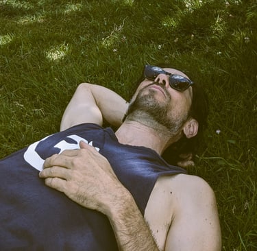 Homme faisant la sieste