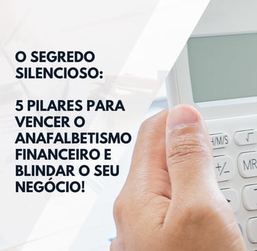 Fundo branco com uma pessoa usando calculadora.