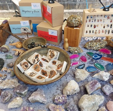 Ein Ausschnitt des Marktstandes der Galerie zauberwelt