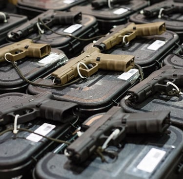 guns on display at gun show booth