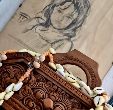 Scacchiera balinese in legno intarsiato, ricordo di un viaggio anni '80.