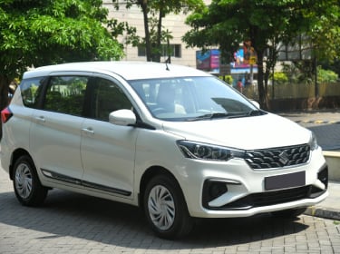 Maruti Ertiga taxi service in Amritsar to local and outstation for family