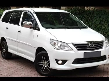 Toyota Innova taxi service in Amritsar to local and outstation for family