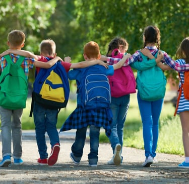 copii care merg la scoala