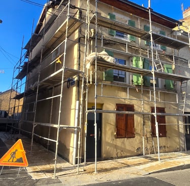Ravalement de façade avant travaux à Bourgoin-Jallieu par Civan Frères Façades