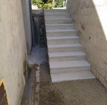 création d'un escalier en béton maçon plouguiel