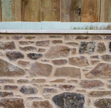 création d'un muret en pierre maçon plouguiel