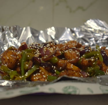 plating of dragon chicken .