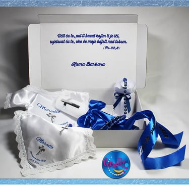 Krsni set za krštenje s personaliziranom košuljicom i krunicom