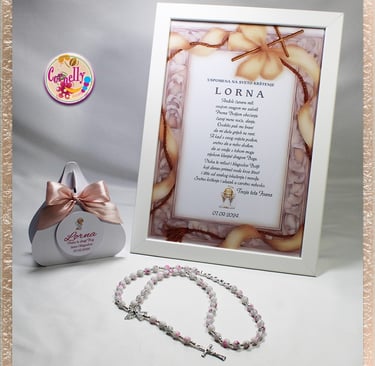 Elegantni dekorativni detalji na personaliziranim okvirima za krštenje
