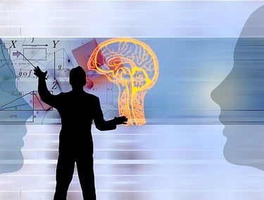 Homme de dos montre sur 1 tableau chiffres dessins avec la main gauche et 1 cerveau avec la droite