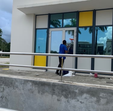 lavage de vitre sur bâtiment Universitaire