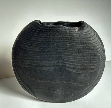 Hollow ash vessel. Charred wood. Yakisigi, shou Sugi ban finish.