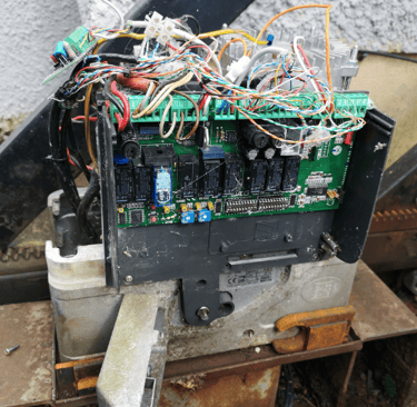 Electric gate repair, sliding agte motor control panel had failed and needs to be replaced