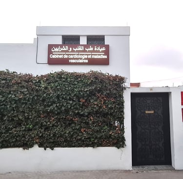 Entrée du cabinet du Dr Jihane Safi, cardiologue Safi, situé au centre-ville de Safi.
