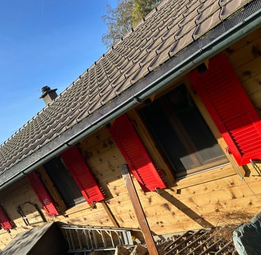 après un sablage protection du bois pour ce chalet