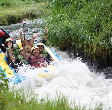 Peserta saat melewati jeram blender sungai palayangan