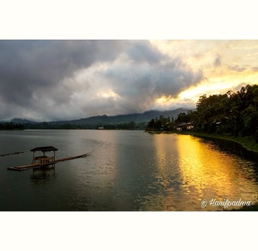 foto pemandangan danau situ cileunca