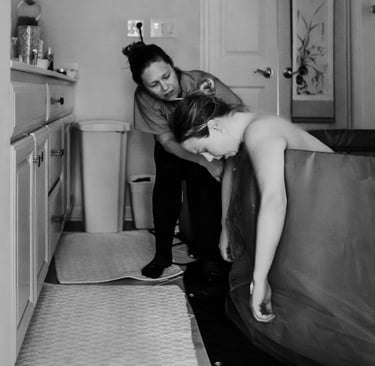 femme qui accouche à domicile, soutien, présence, doula