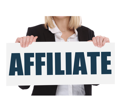 donna freelance che regge un cartello con scritto affiliate marketing 2025