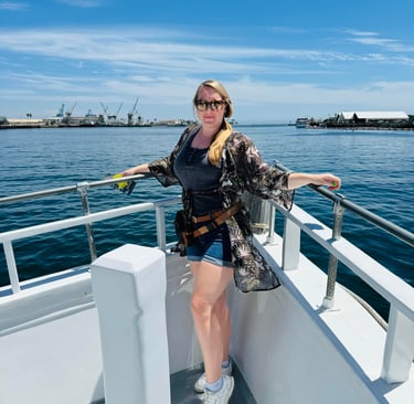 femme sur un bateau