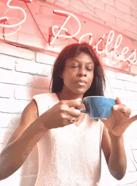 femme boire du café