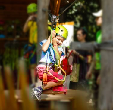 Child-on-course-rope-and-helmet