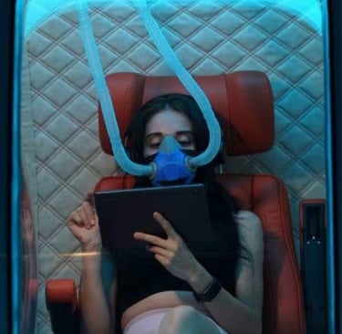 Persona respirando oxigeno en cámara hiperbárica