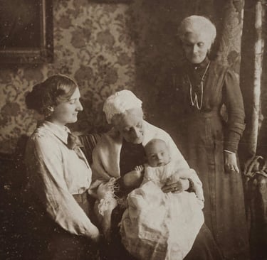 A constelação revela os padrões que liga você à história da sua família.