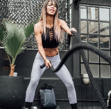 Ragazza che svolge una seduta di High Intensity Interval Training