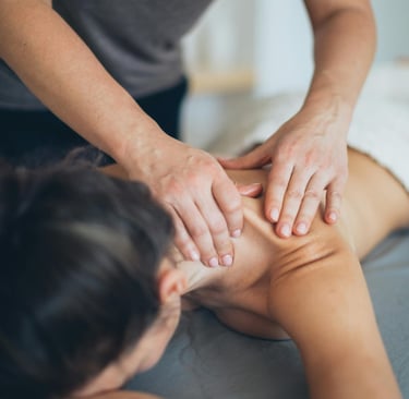 kosmetikausbildung-in-bayern Kosmetikausbildung Nageldesign Fußpflege Wimpernstylist Wimpern