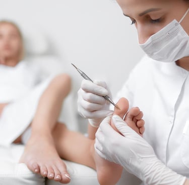 kosmetikausbildung-in-bayern Kosmetikausbildung Nageldesign Fußpflege Wimpernstylist Wimpern