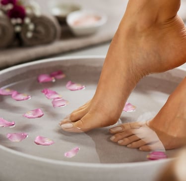kosmetikausbildung-in-bayern Kosmetikausbildung Nageldesign Fußpflege Wimpernstylist Wimpern