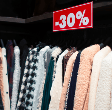 photo d'habits lors d'un destockage
