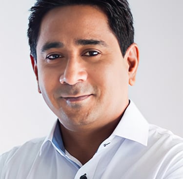 Javed Jeetoo, Mauritian photographer specializing in seascapes and street photography