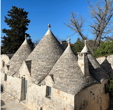 Trulli na região de Puglia, Itália (@capituebentinhoporai)