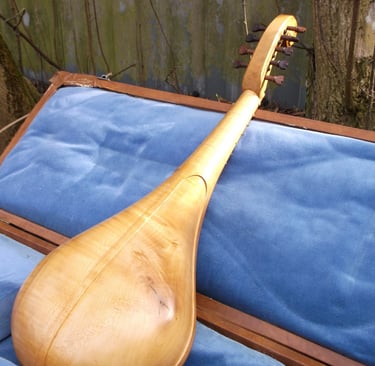 Gittern in Sycamore