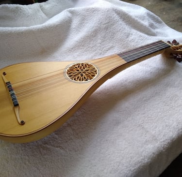 Gittern with a Cedar soundboard