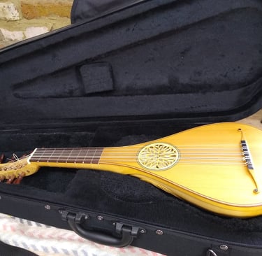 Gittern with case