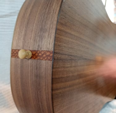 Vihuela in Walnut