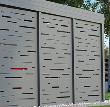 Panel z blachy wypalany laserowo w kolorze antracytowym