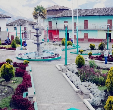 Turismo plaza de armas del distrito de Huancaspata, provincia Pataz, region La Libertad