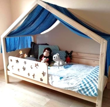 Lit cabane en bois pour enfant