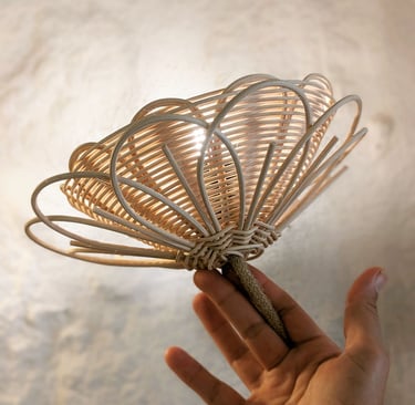 Luminaire en rotin par Maison Désuète