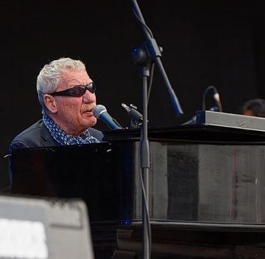paolo conte durante un concerto in francia nel 2017