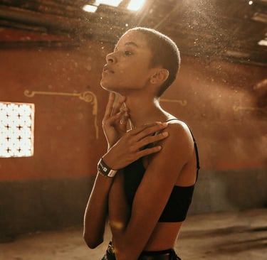 Photo by Marcus Vinícius A. Ribeiro: https://www.pexels.com/photo/woman-in-black-sexy-top-2825034/