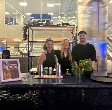 Équipe souriant de prestige bar service