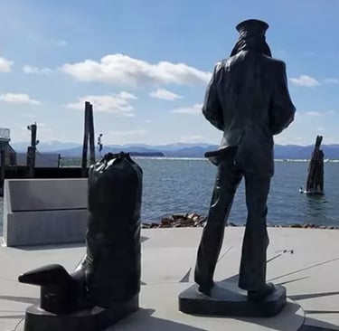a statue of a lone sailor