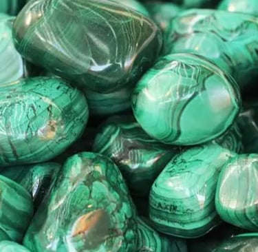 malachite, pierres vertes roulées, polies