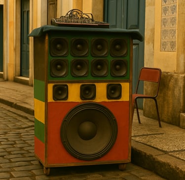 Caixa de som tradicional pintada com as cores do reggae em rua de São Luís